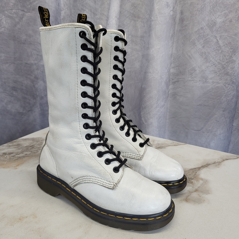 Dr. Martens 10183 14 Eye Leather Lace Up Air Cushion Boots Women's Size 6